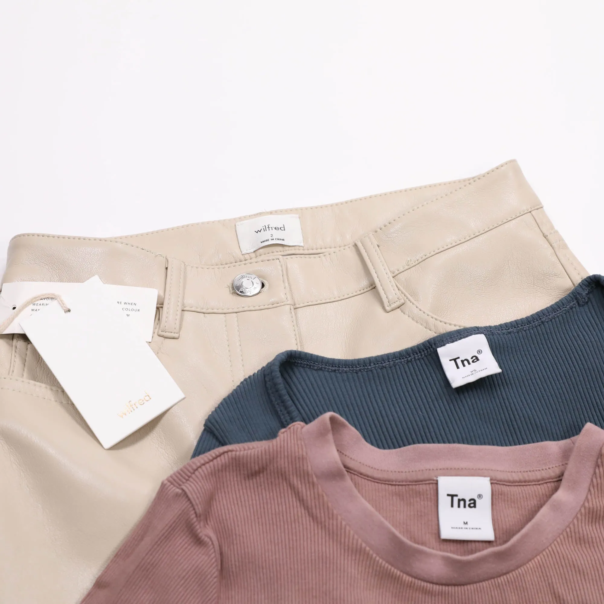 Aritzia Women's Secondhand Wholesale Clothing